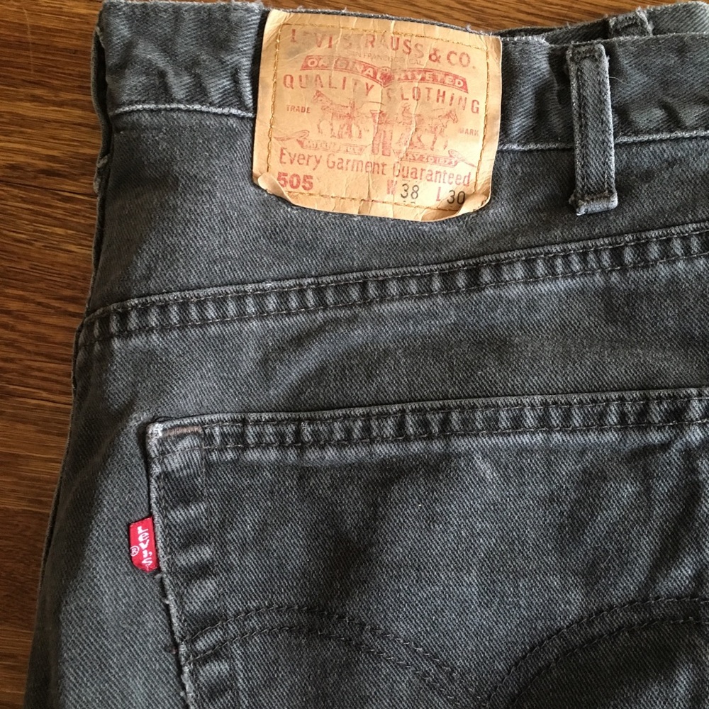 vtg Levis 505 faded black cropped frayed jeans 37 slouchy - Picture 4 of 6